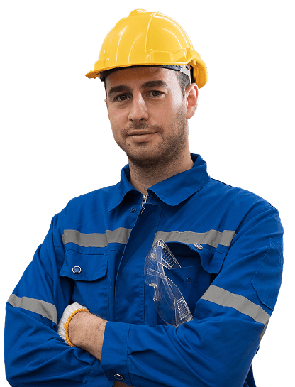 Een man in werkkleding met een helm